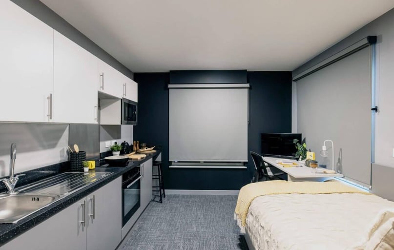 Ash Grove, Near University, Guildford - Image 1